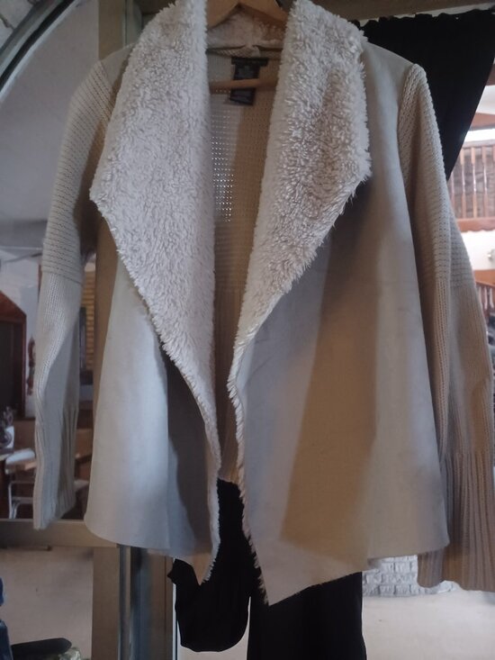 Chelsea & Theodore Sweaters - Chelsea & Theodore Women's Faux Fur & Suede Trimmed Open Front Sweater XXL Tan